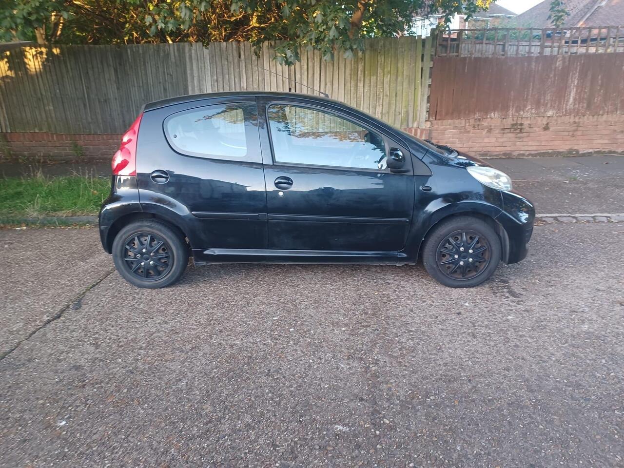 Peugeot 107 — photo 1