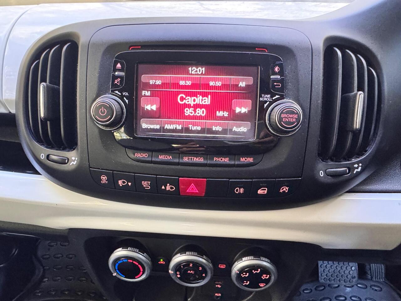 Fiat 500L — photo 23
