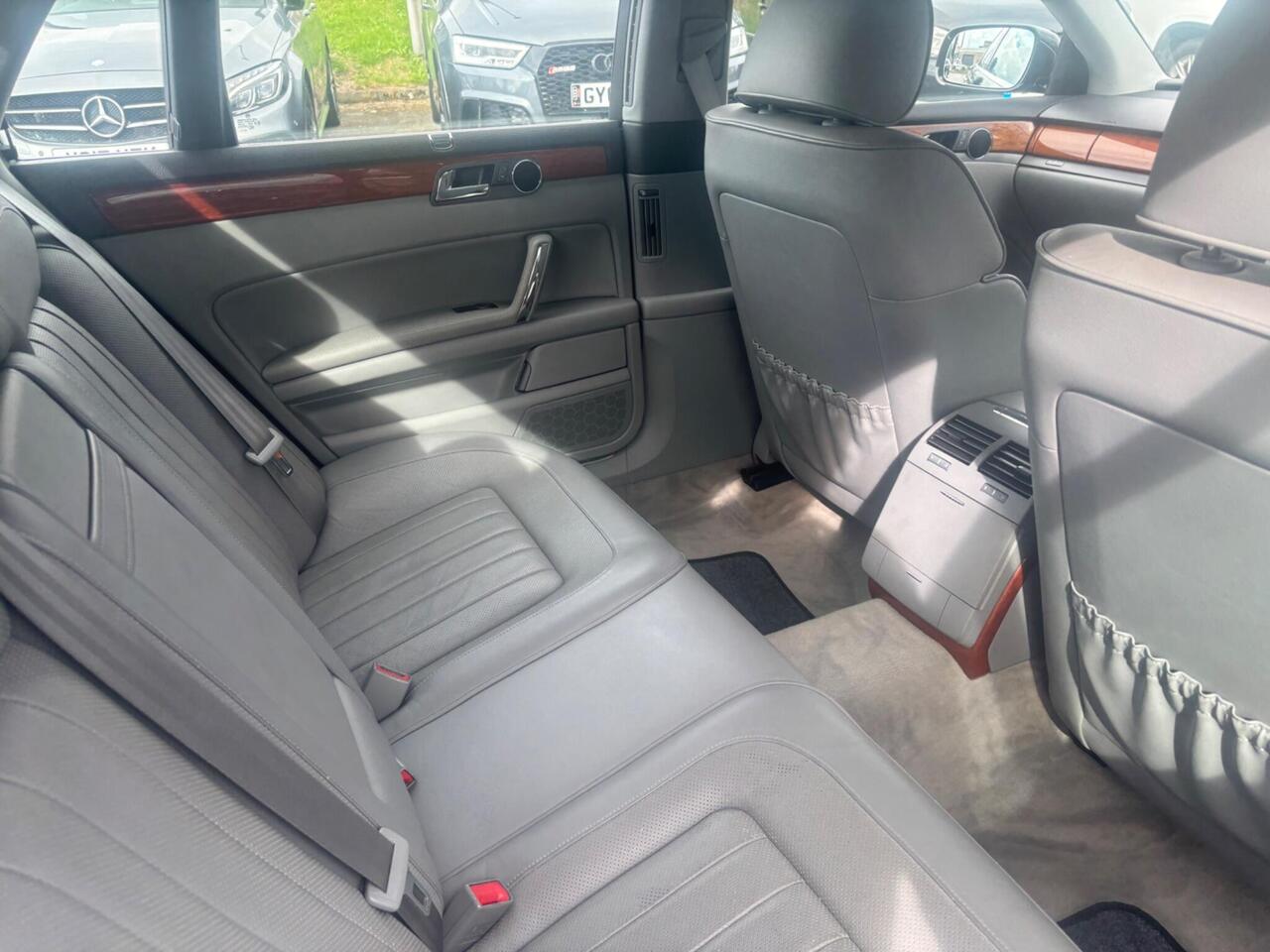 Volkswagen Phaeton — photo 16