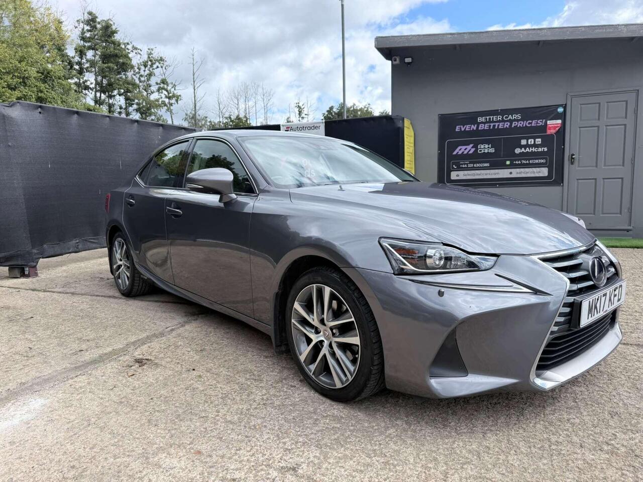 Lexus IS — photo 1