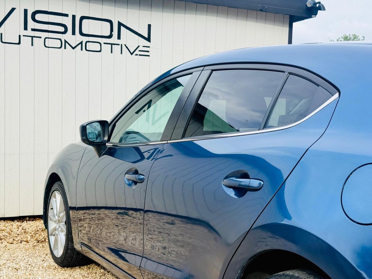 Mazda Mazda3 — photo 15