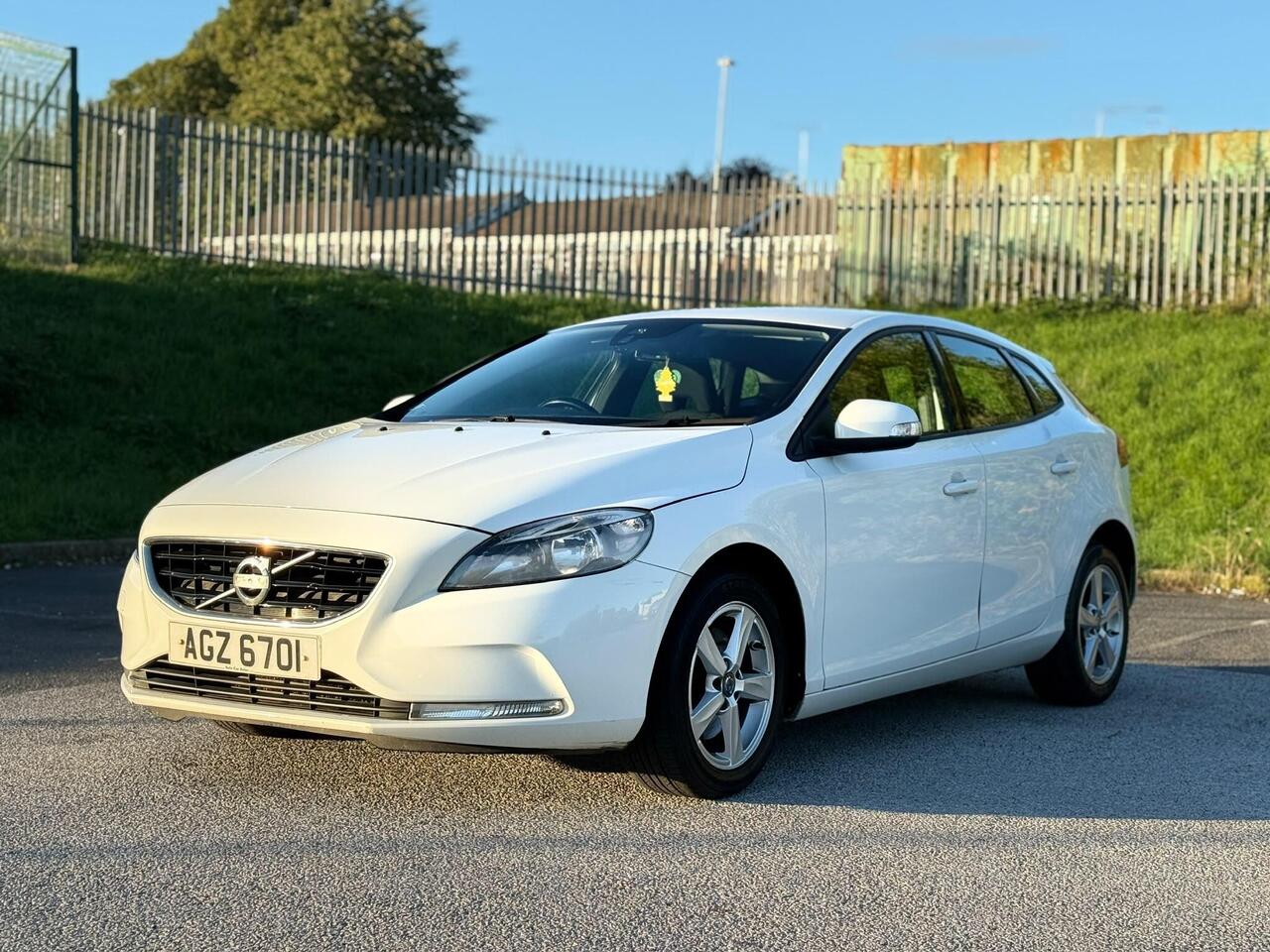 Volvo V40 — photo 4