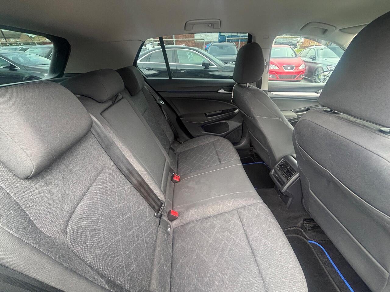 Volkswagen Golf — photo 14