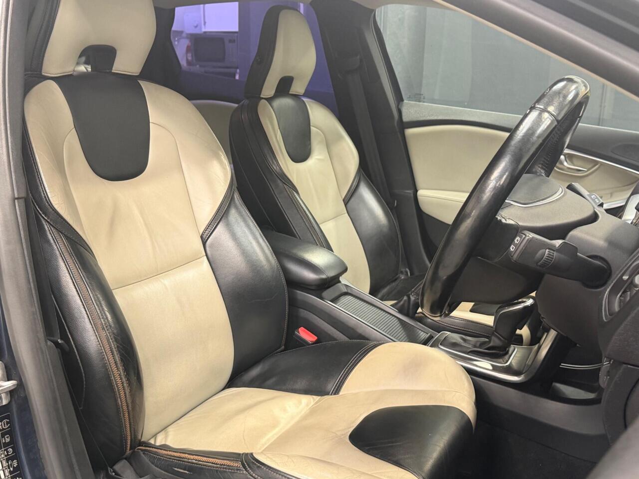 Volvo V40 Cross Country — photo 24