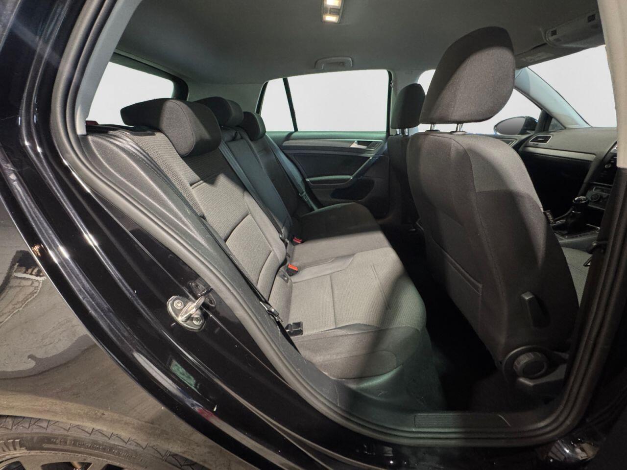 Volkswagen Golf — photo 13