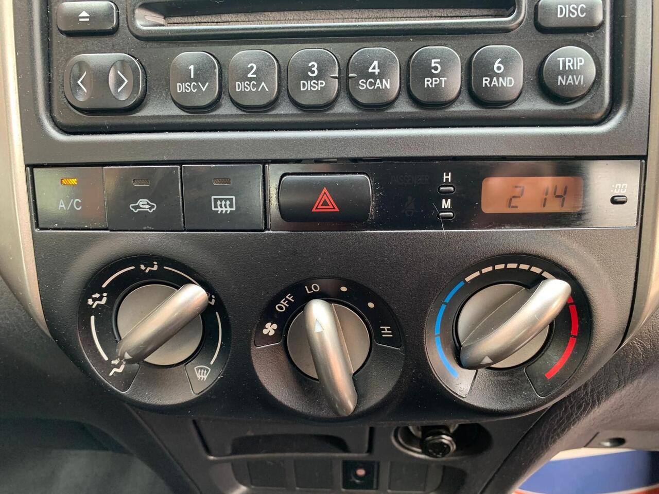 Toyota RAV4 — photo 15
