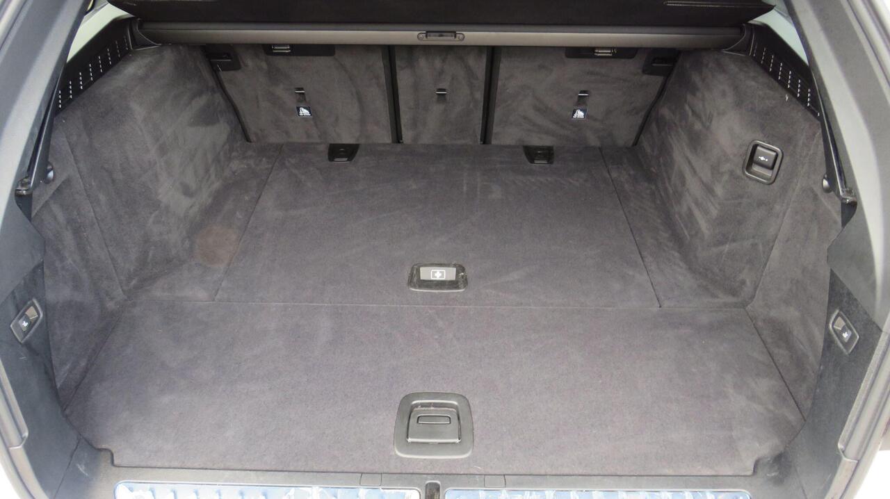 BMW 5 Series — photo 8