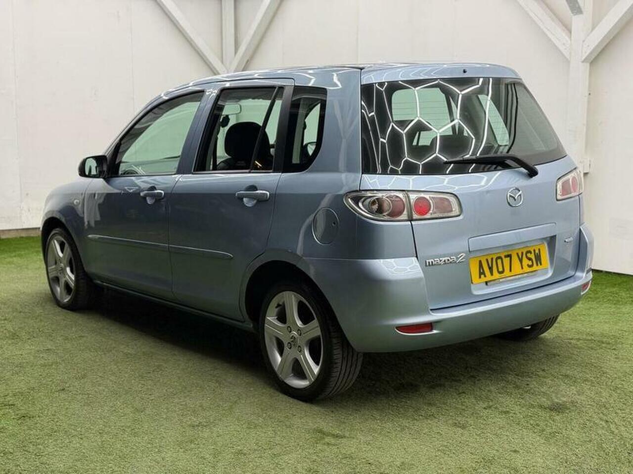Mazda Mazda2 — photo 8