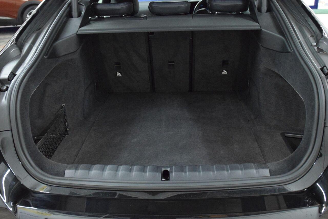 BMW i4 — photo 21