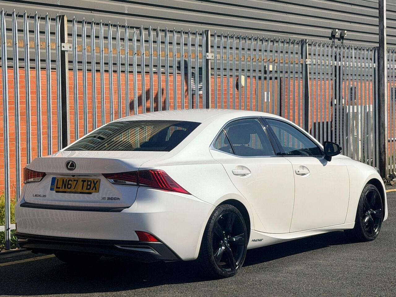 2017 Lexus IS 2.5 300h Sport E-CVT Euro 6 (s/s) 4dr, photo 3
