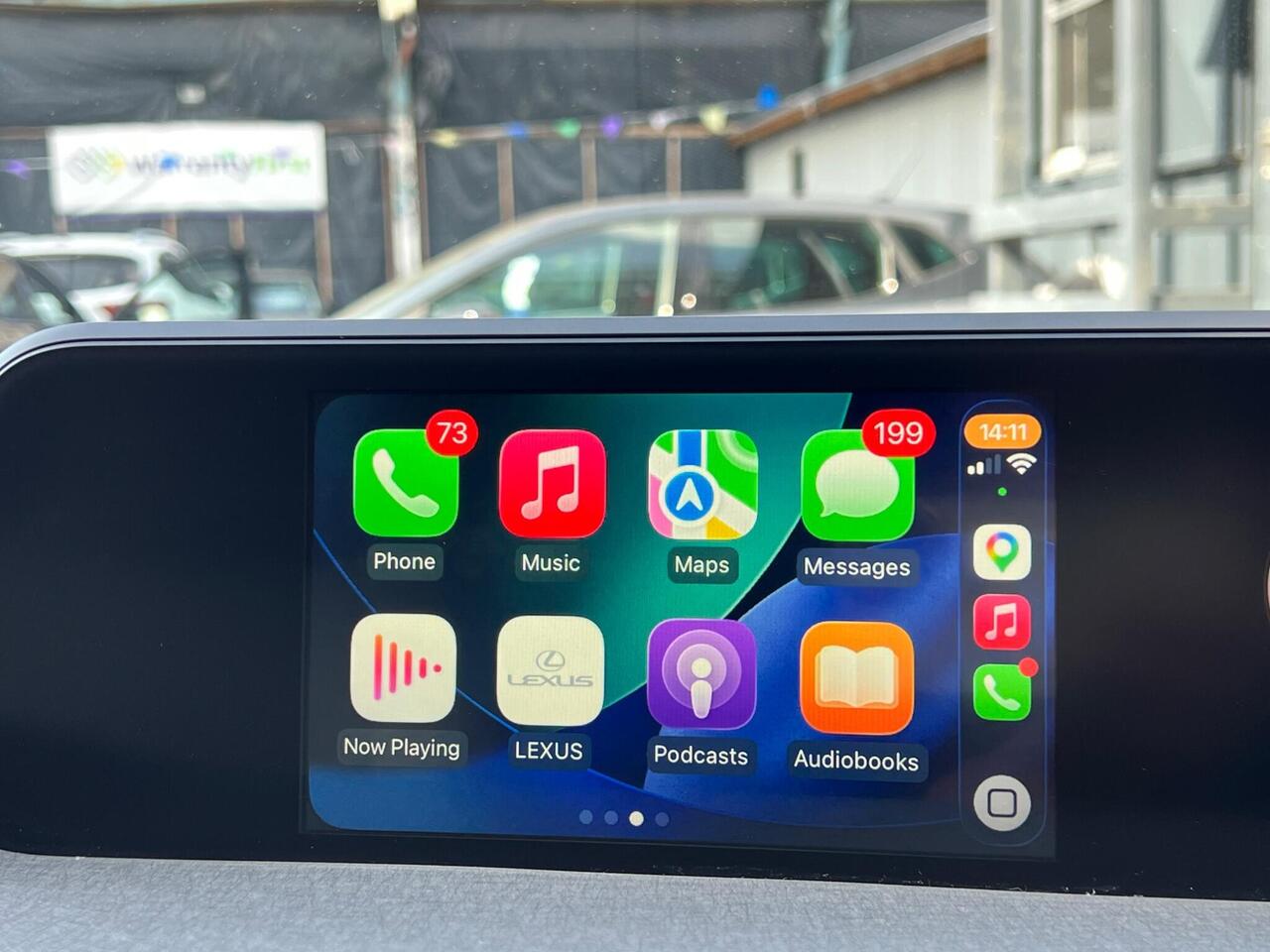 Lexus UX — photo 3