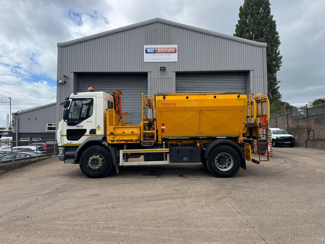 DAF LF230 18 T GVW Hot Box Twin