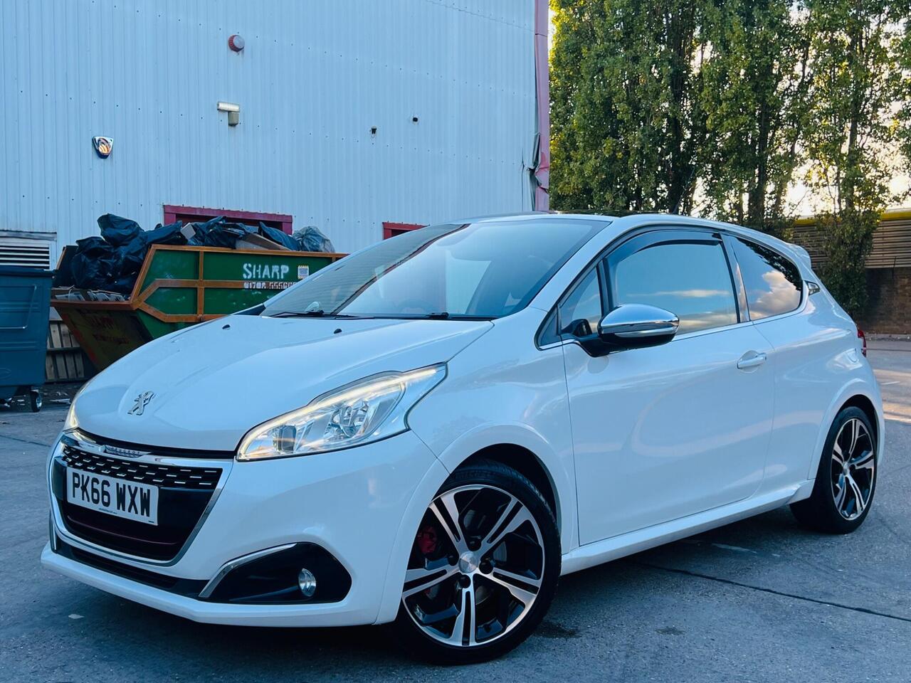 Peugeot 208 — photo 14