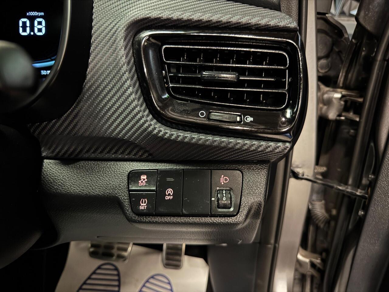 Kia Stonic — photo 33