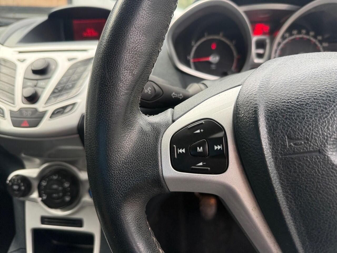 Ford Fiesta — photo 23