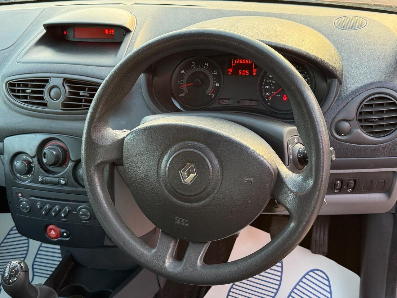 Renault Clio — photo 26