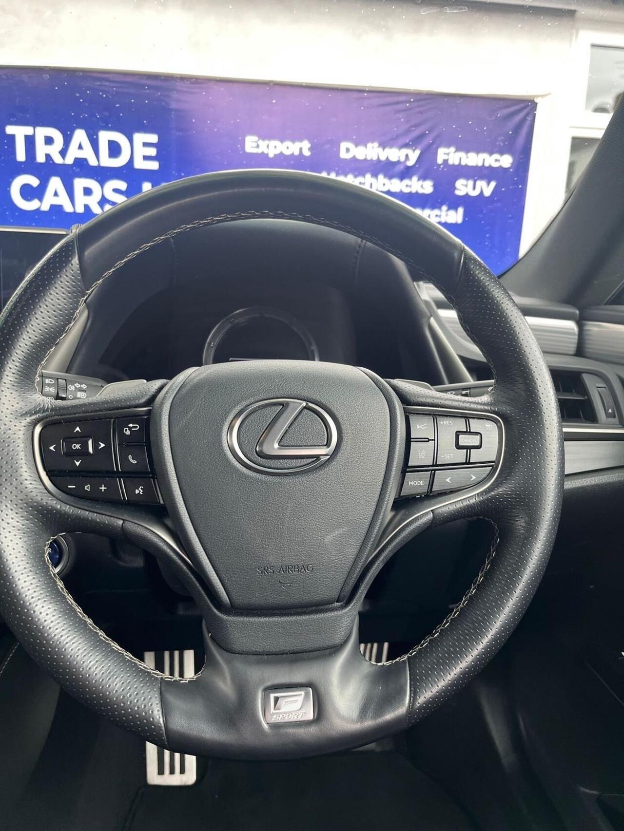 Lexus ES — photo 11