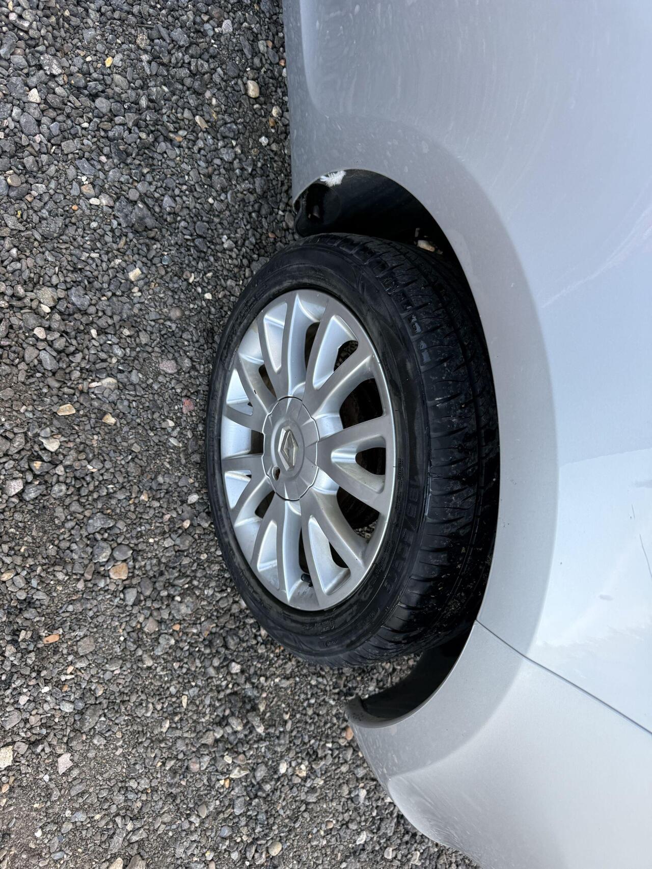 Renault Clio — photo 8