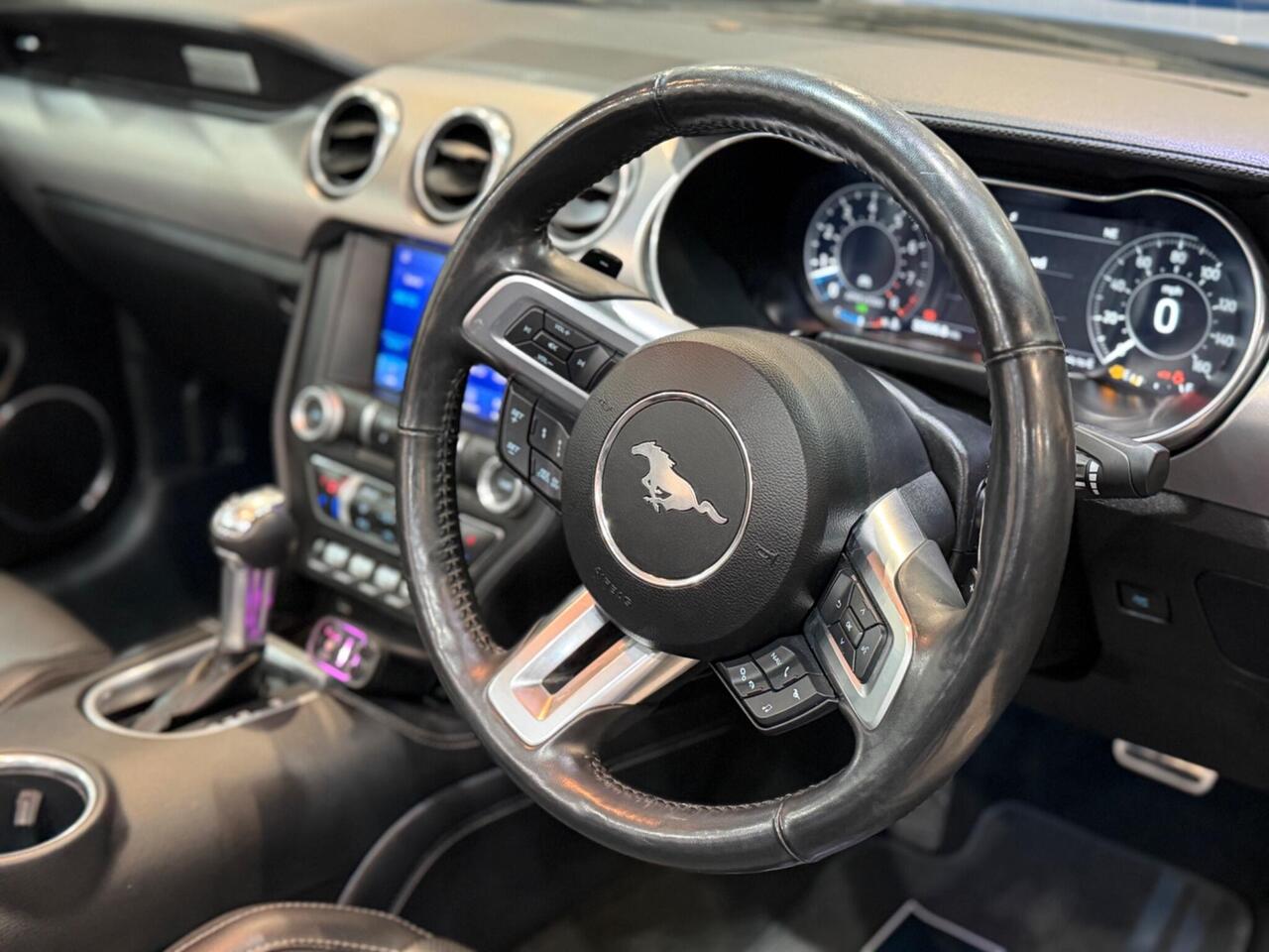 Ford Mustang — photo 3