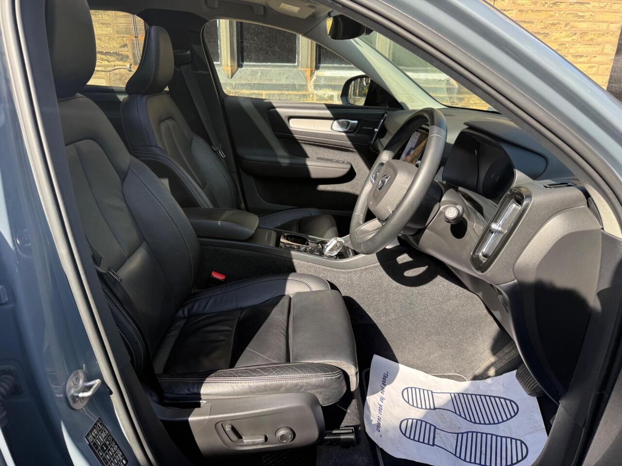 Volvo XC40 — photo 23