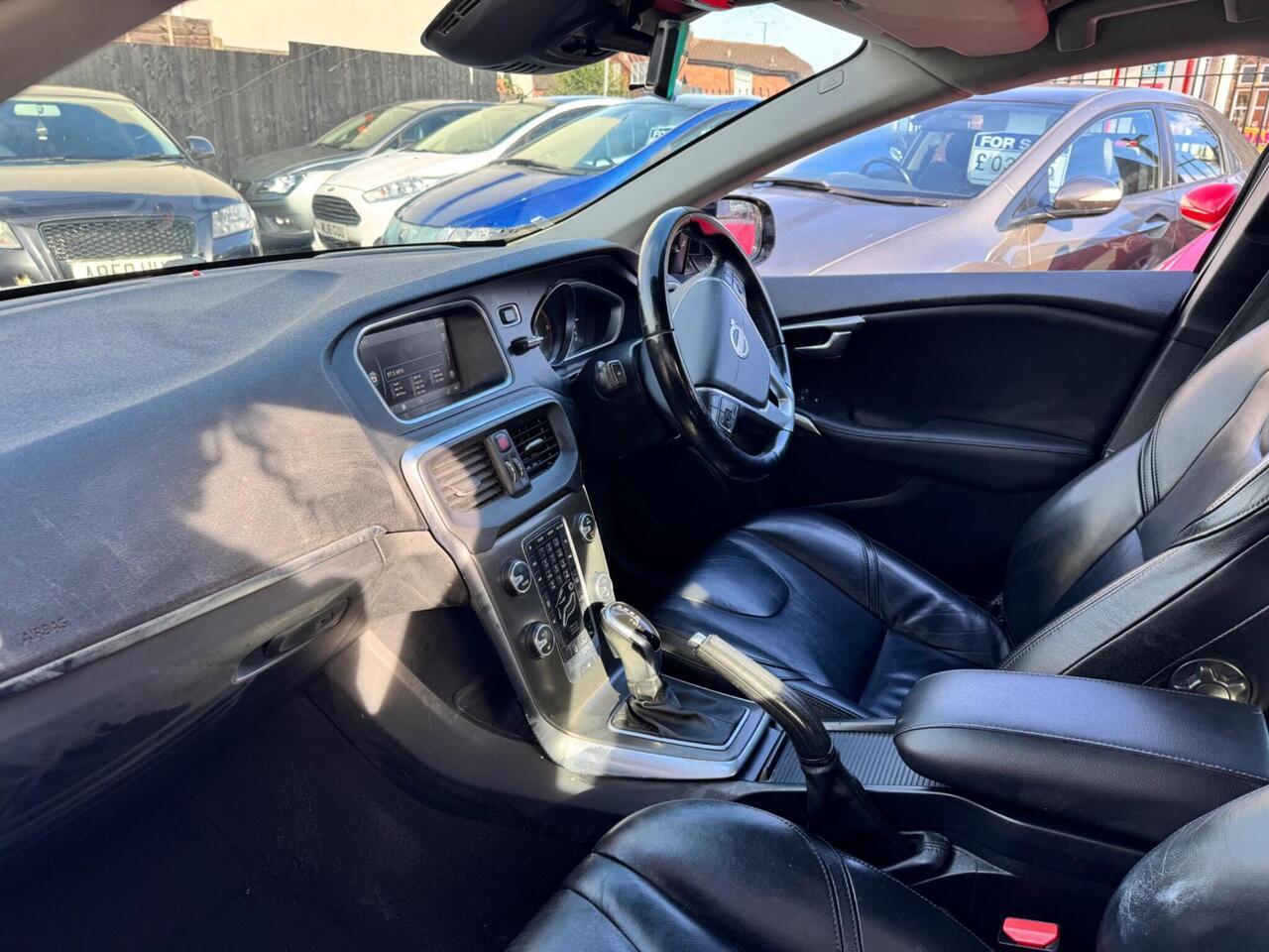 Volvo V40 — photo 8