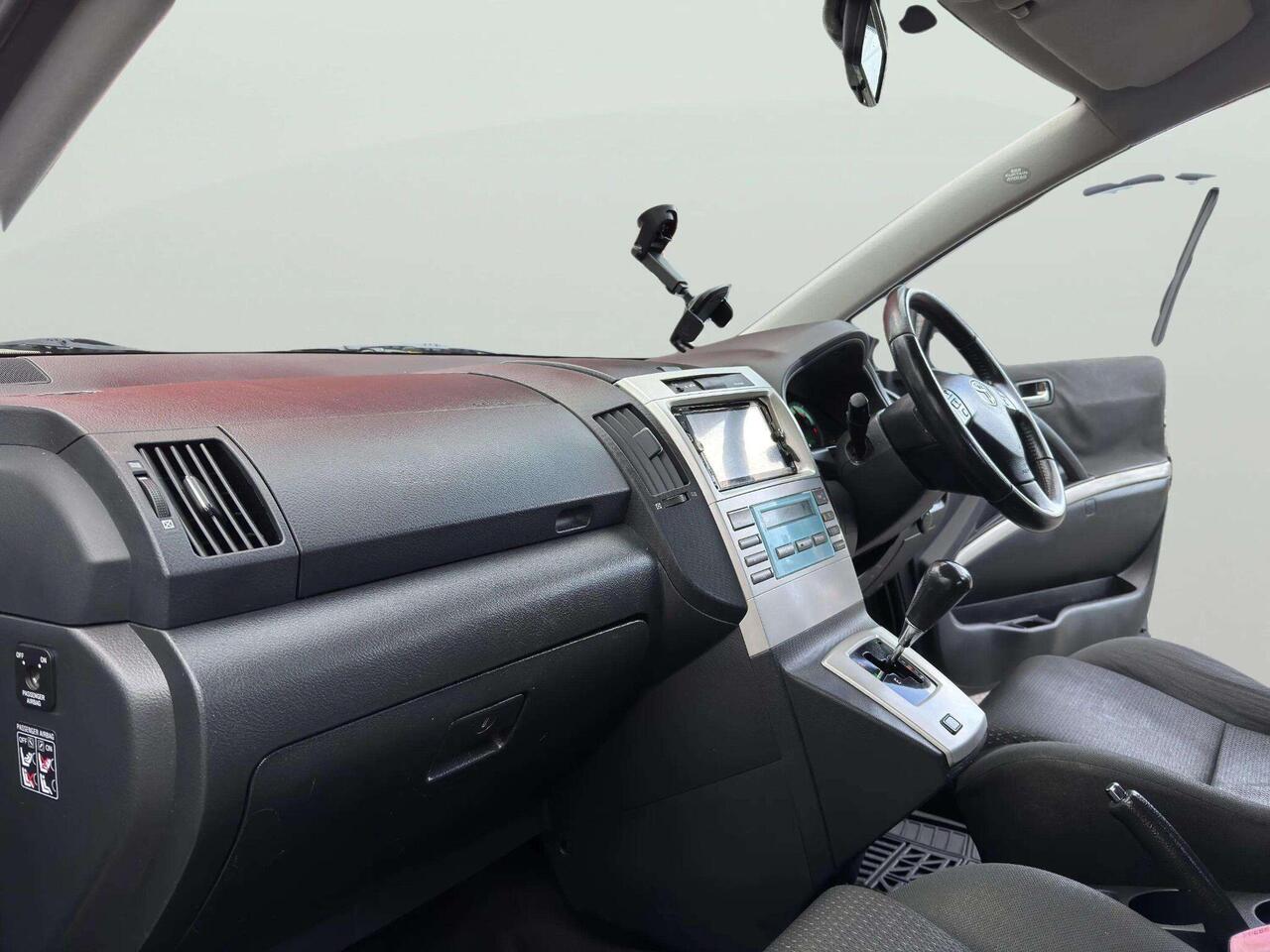 Toyota Corolla Verso — photo 30