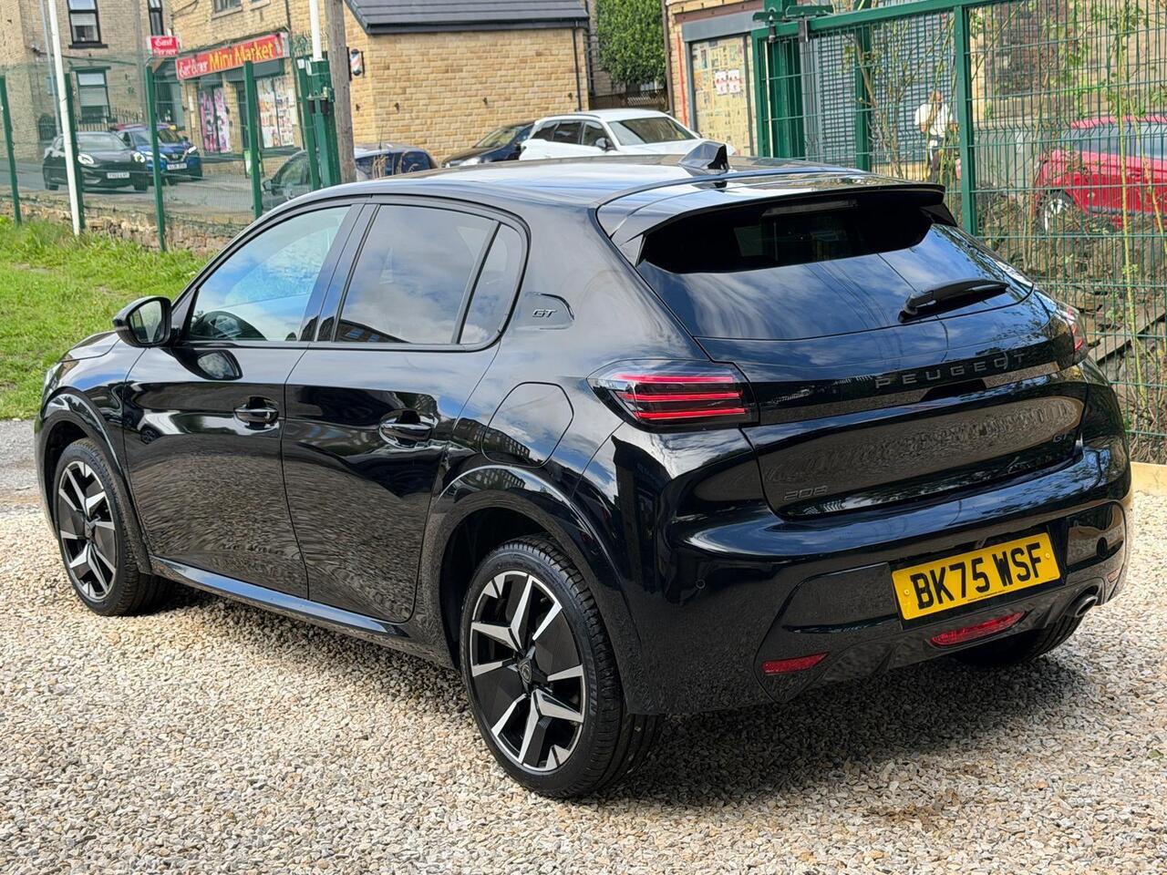 Peugeot 208 — photo 31