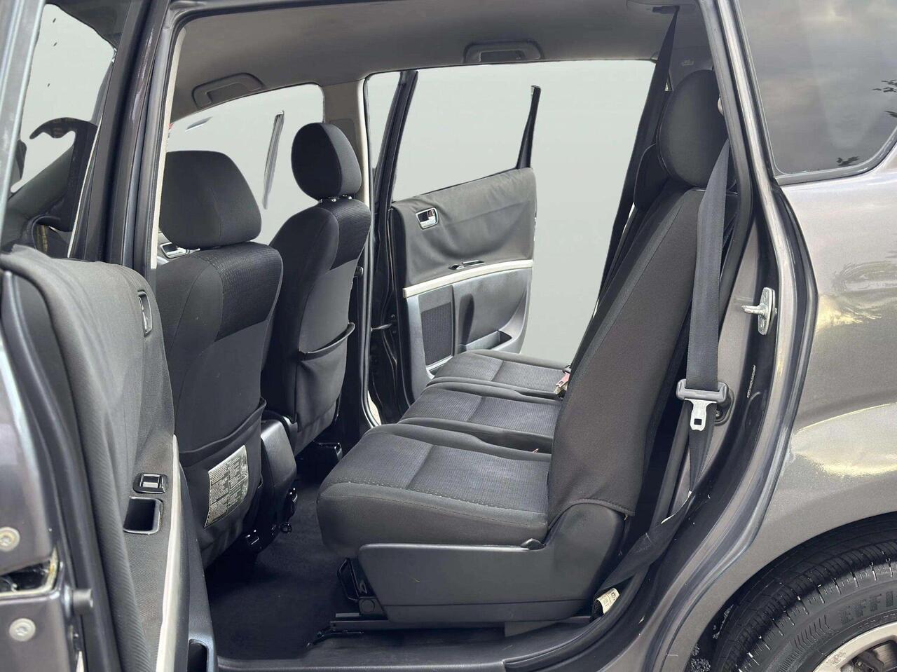 Toyota Corolla Verso — photo 31