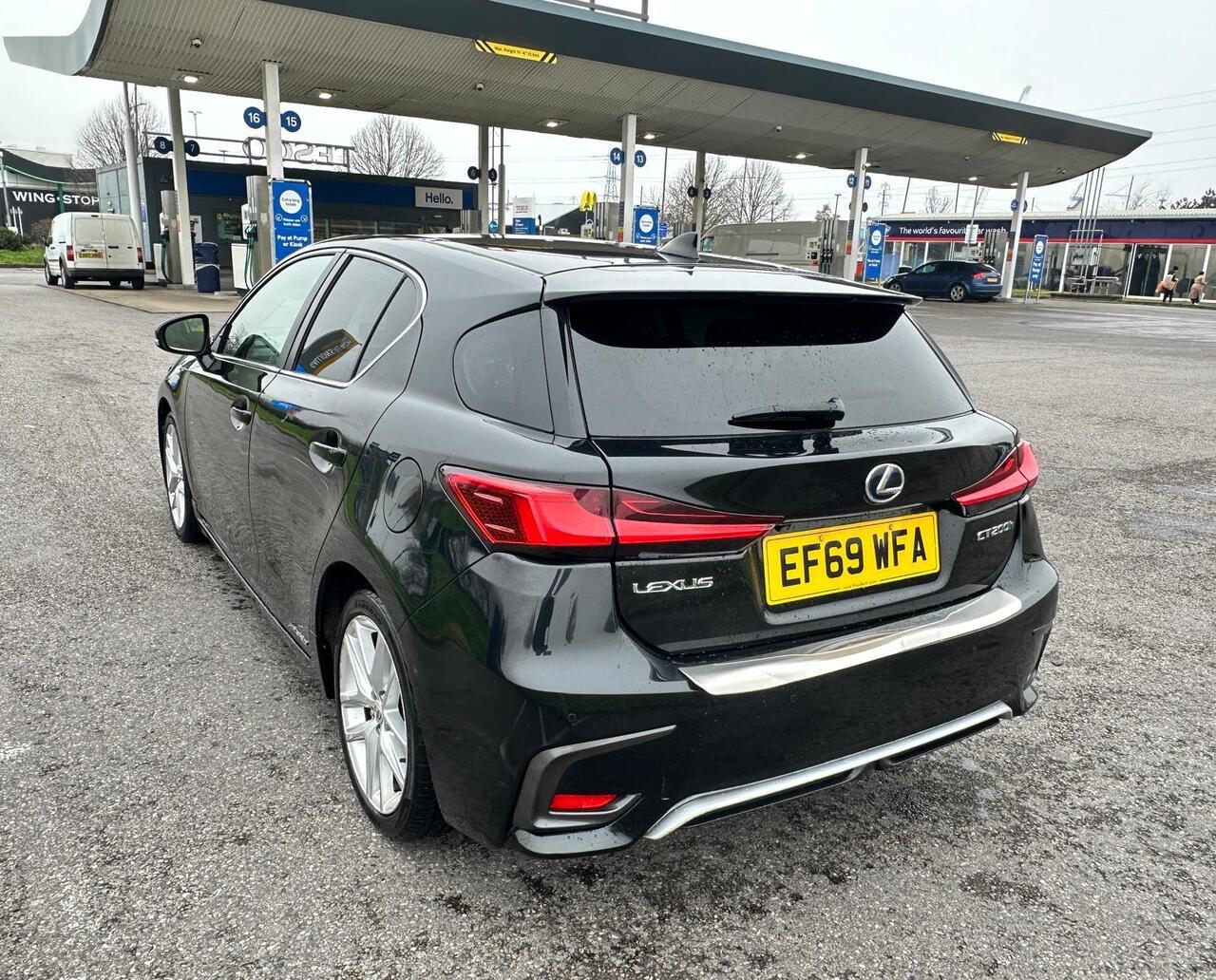 Lexus CT — photo 8