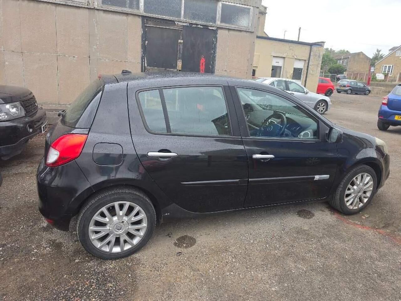 Renault Clio — photo 8