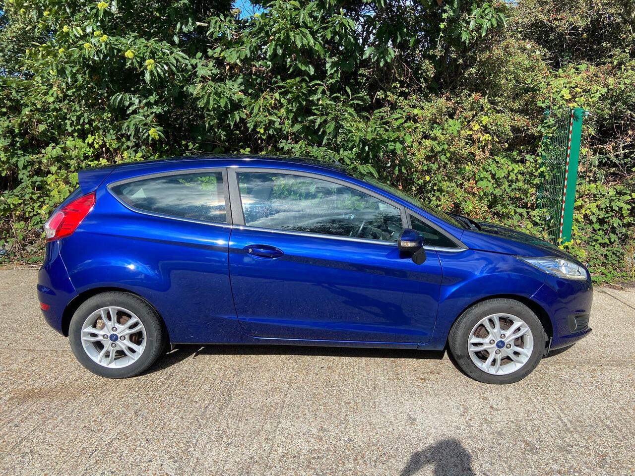Ford Fiesta — photo 8