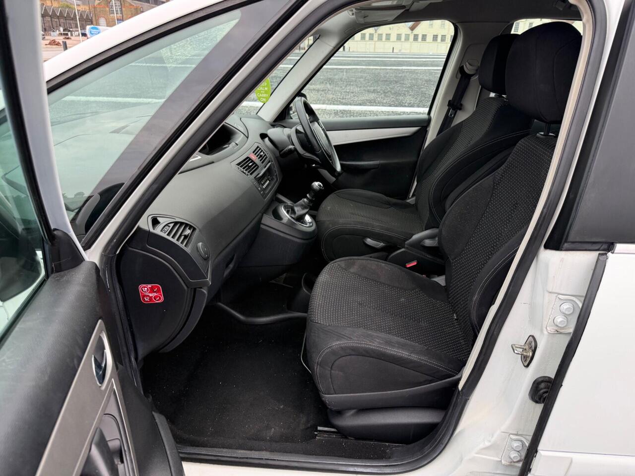 Citroen C4 Picasso — photo 17