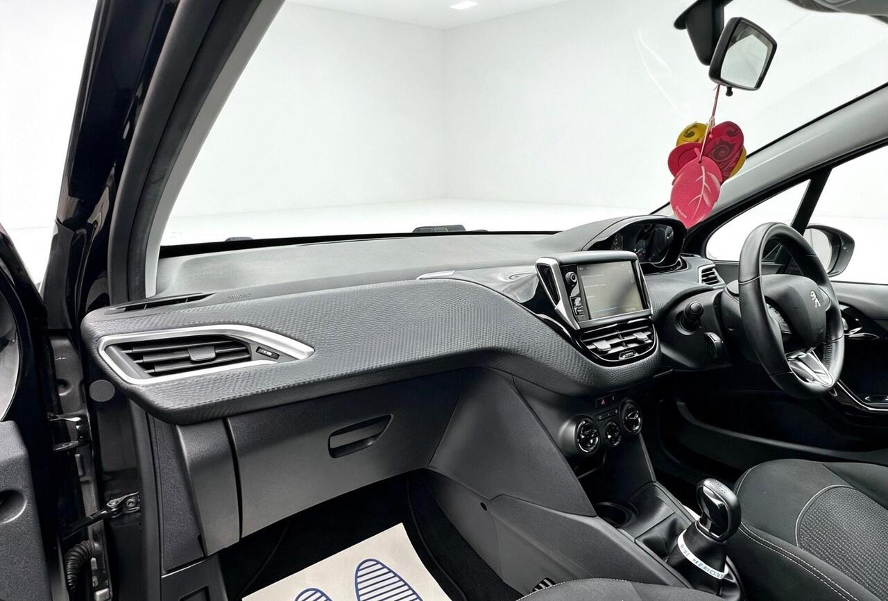 Peugeot 208 — photo 16