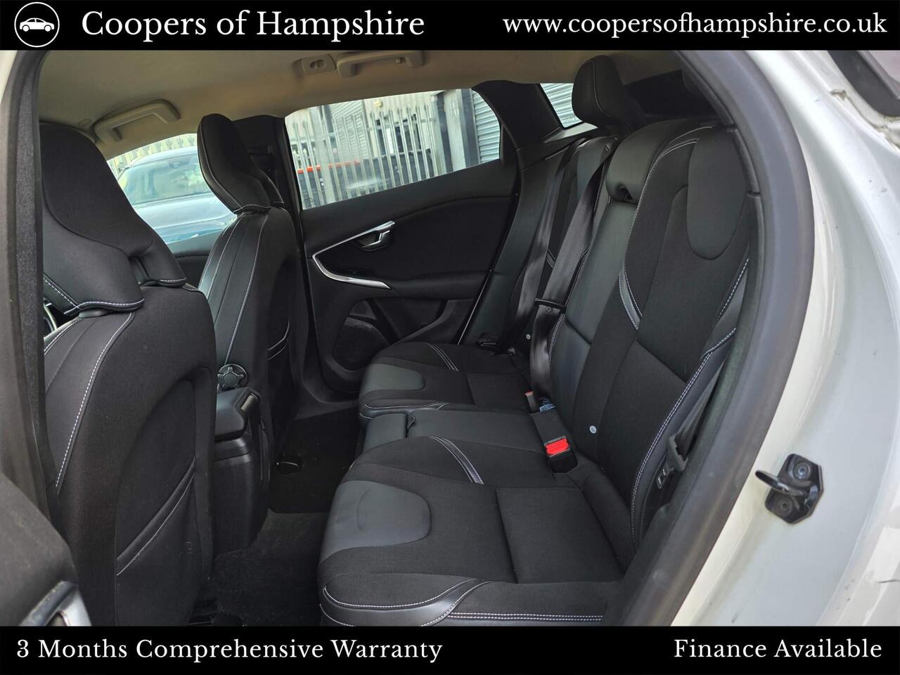 Volvo V40 — photo 9