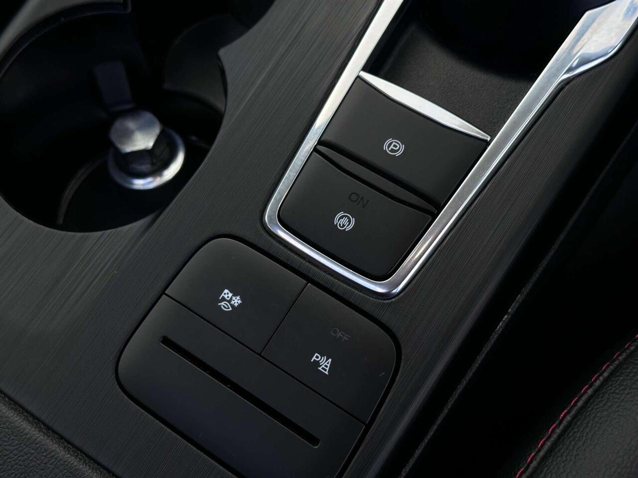 Ford Kuga — photo 43