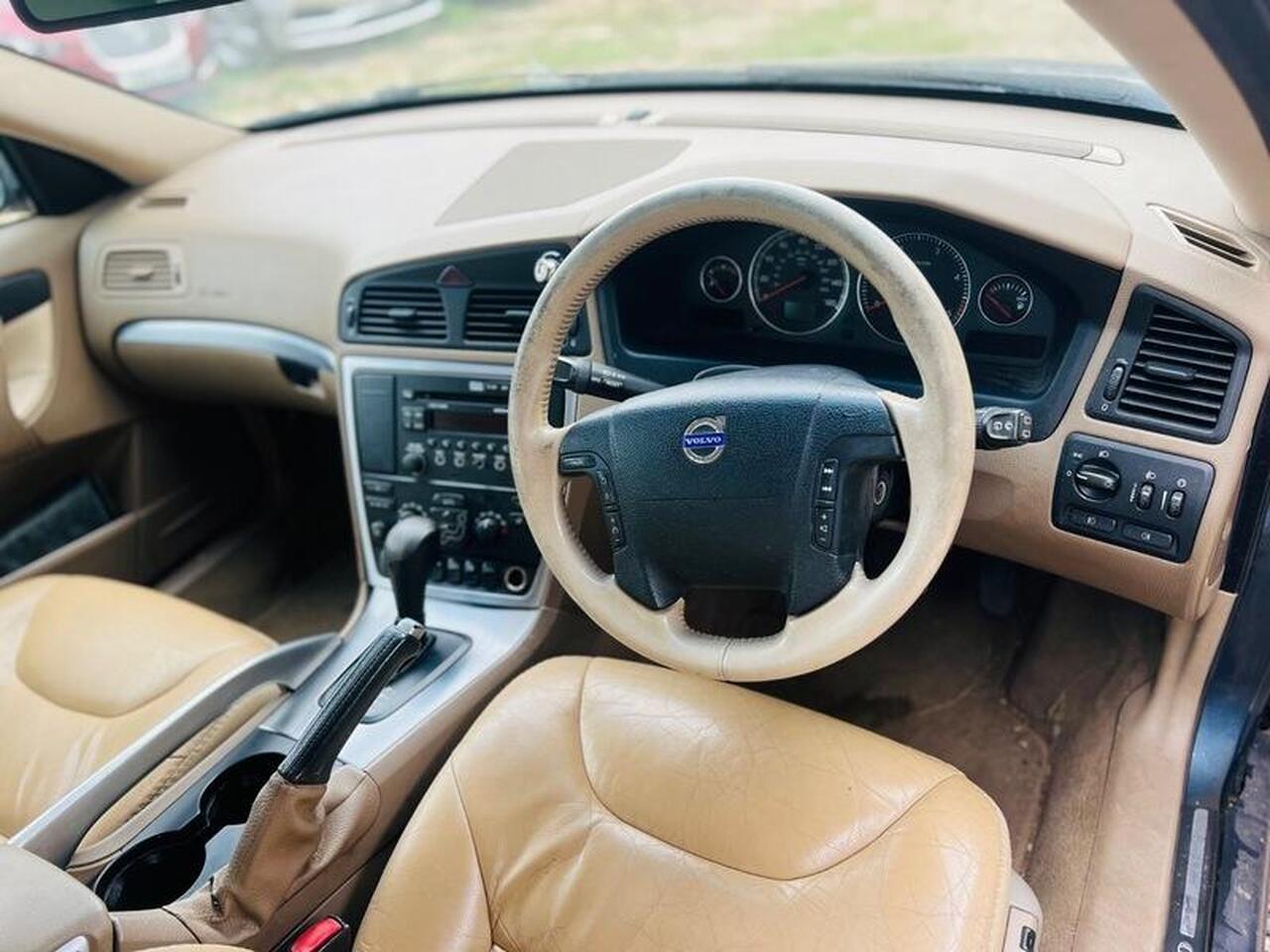 Volvo XC70 — photo 17