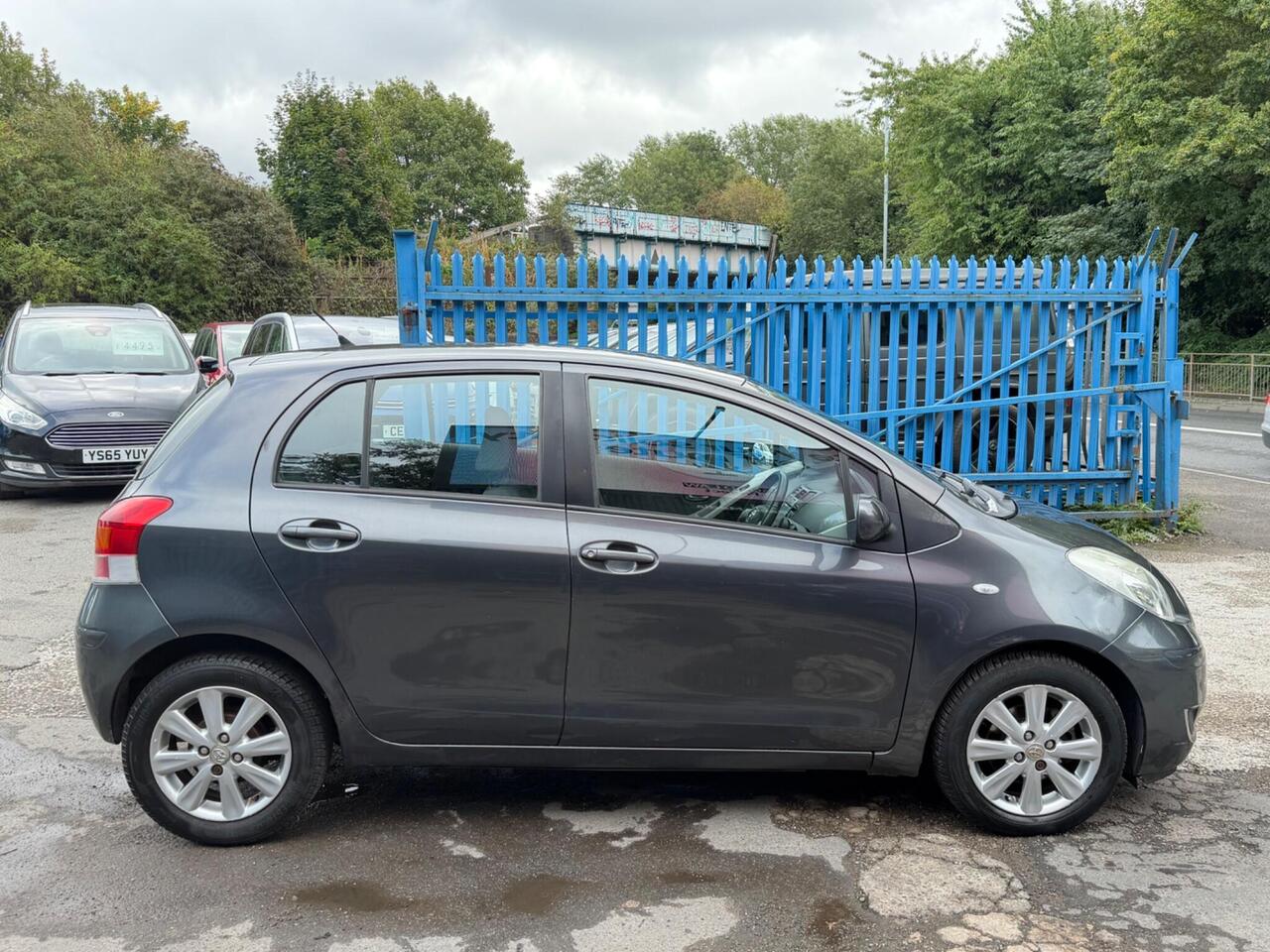 Toyota Yaris — photo 4