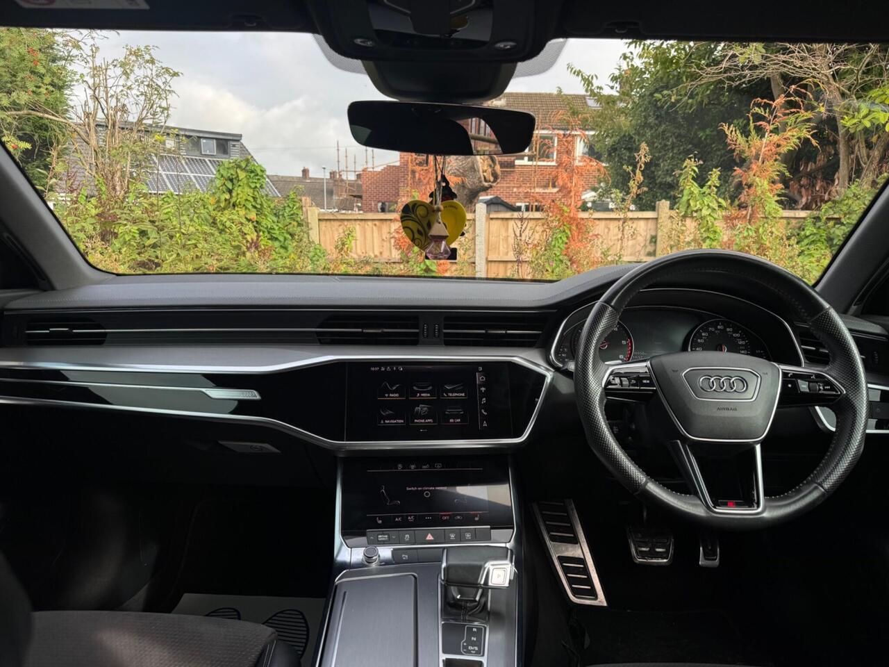 Audi A6 Saloon — photo 15