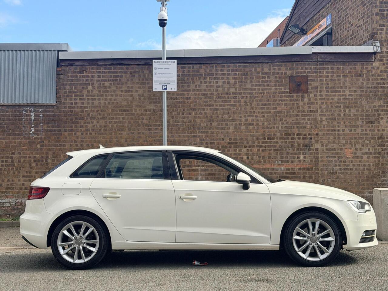 2013 Audi A3 1.6 TDI Sport Sportback Euro 5 (s/s) 5dr, photo 2
