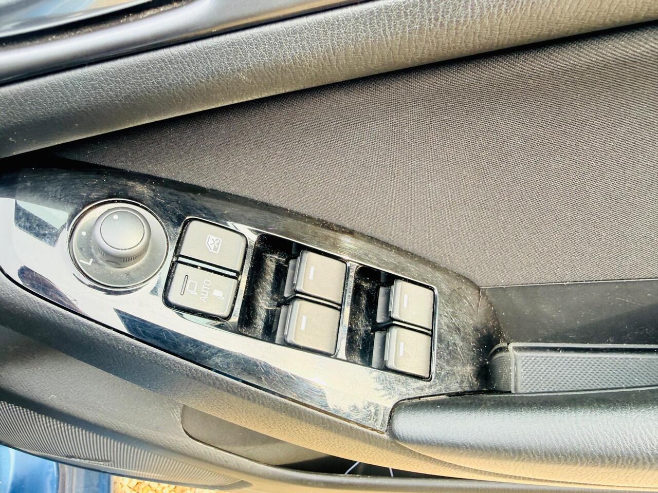 Mazda Mazda3 — photo 33