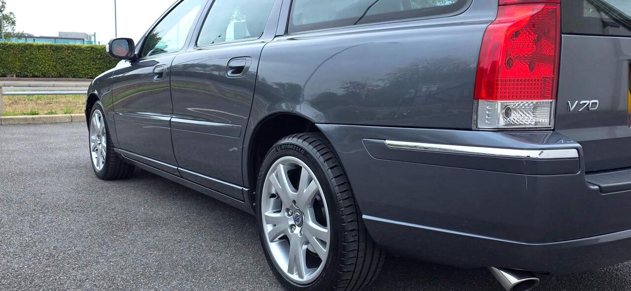 Volvo V70 — photo 31