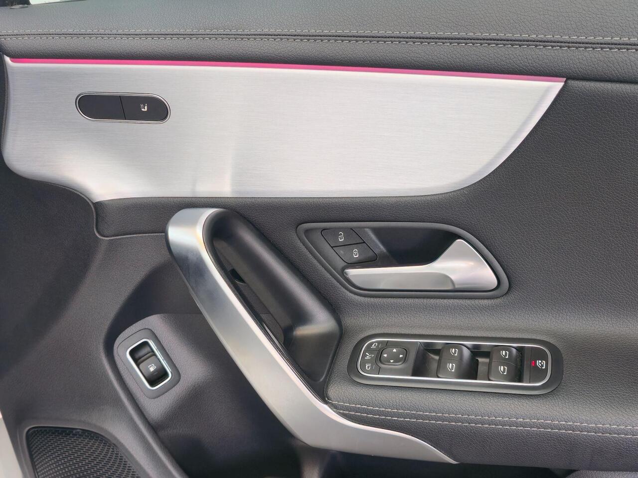 Mercedes-Benz CLA — photo 29