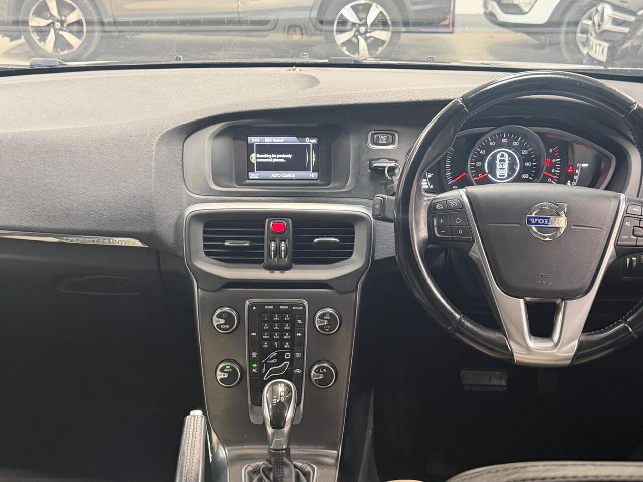Volvo V40 Cross Country — photo 40