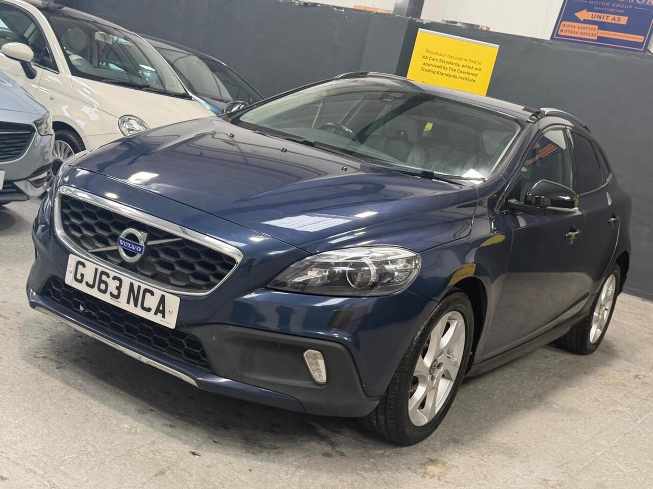 Volvo V40 Cross Country — photo 18
