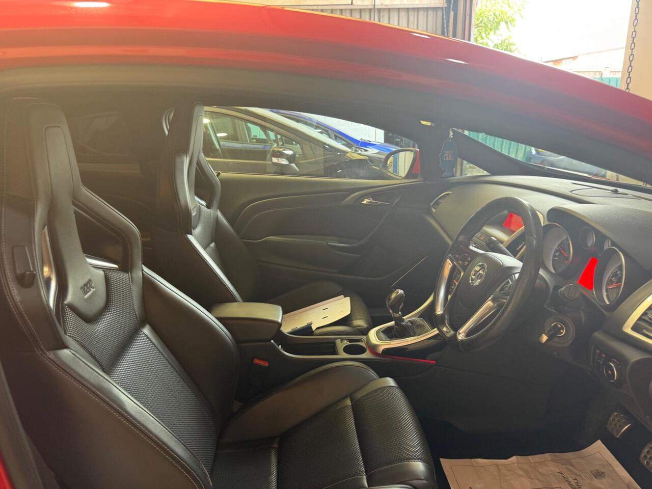 Vauxhall Astra GTC — photo 10