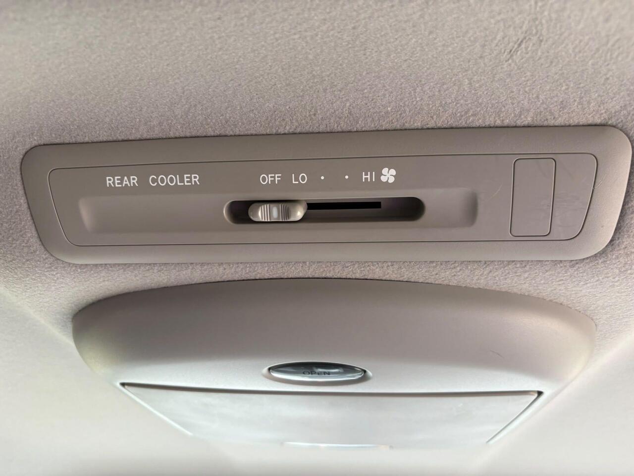 Toyota Estima — photo 27