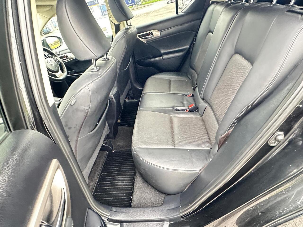 Lexus CT — photo 25