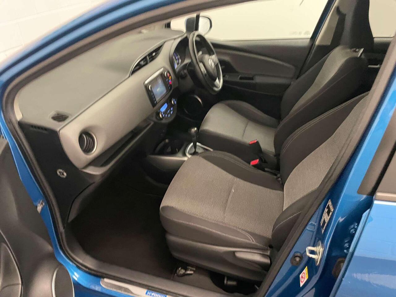 Toyota Yaris — photo 48