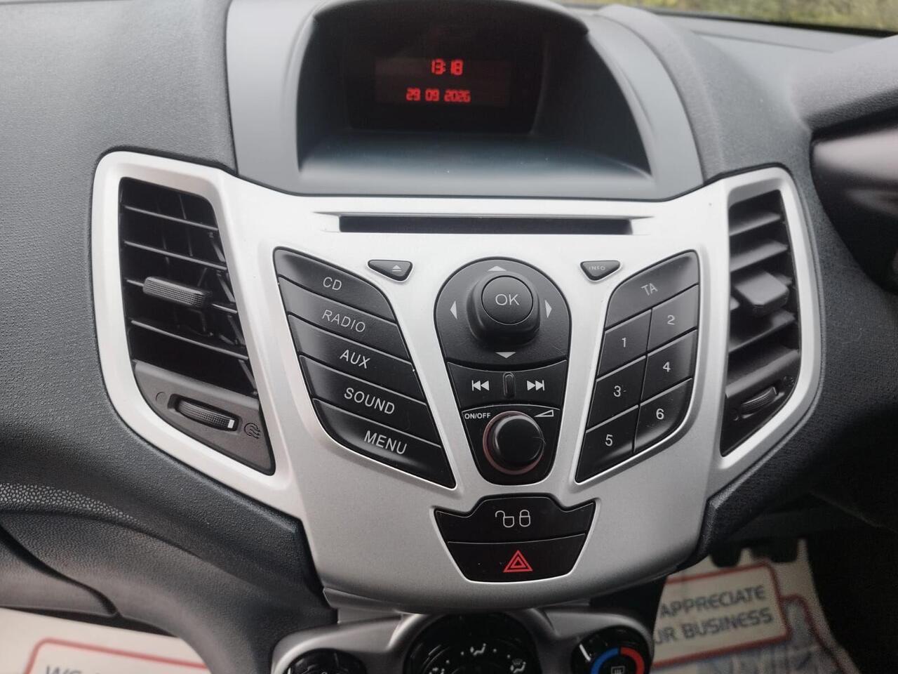 Ford Fiesta — photo 30
