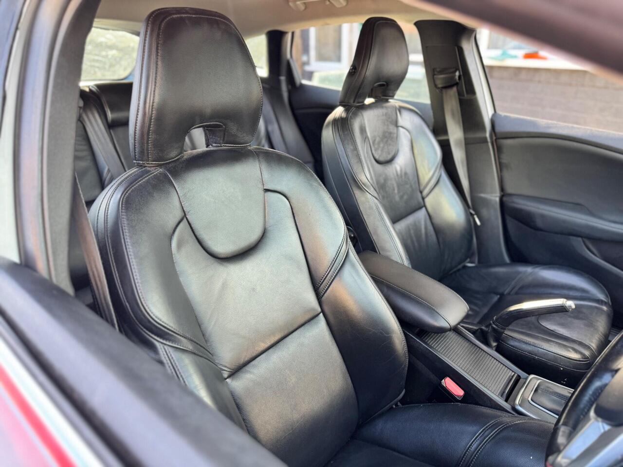 Volvo V40 — photo 12